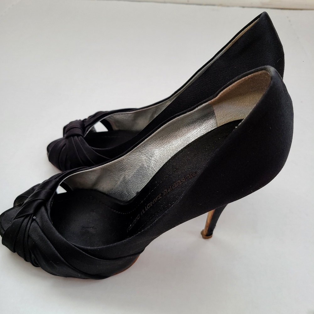 Giuseppe Zanotti Black Sandal - Picture 5 of 14